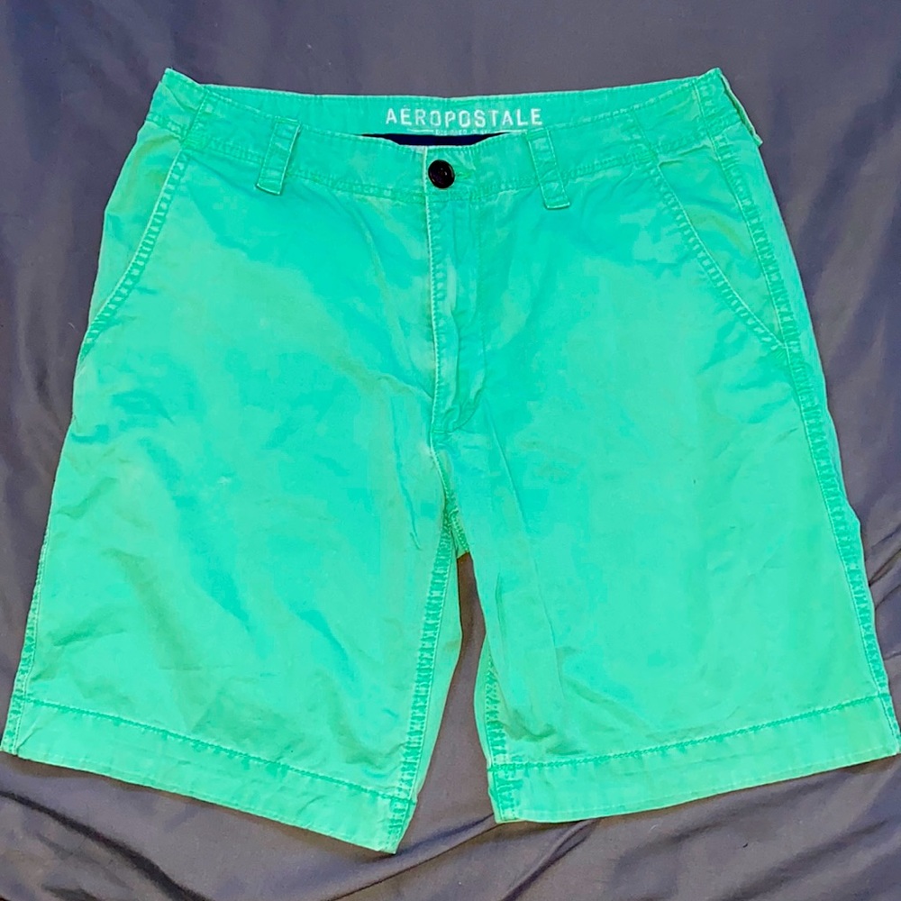 Green Aeropostale flat front short, lightly used